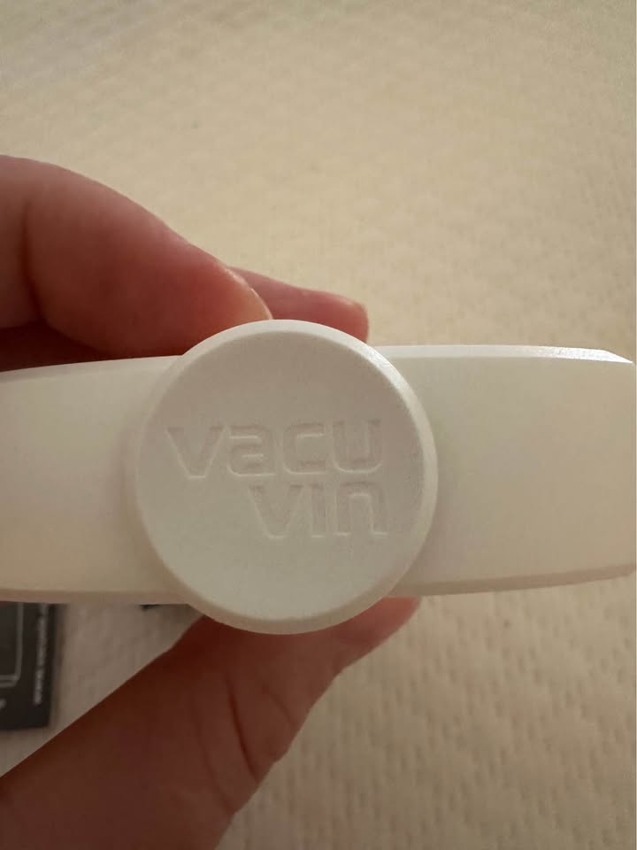 Vacu Vin Original Wine Saver with 2 Stoppers