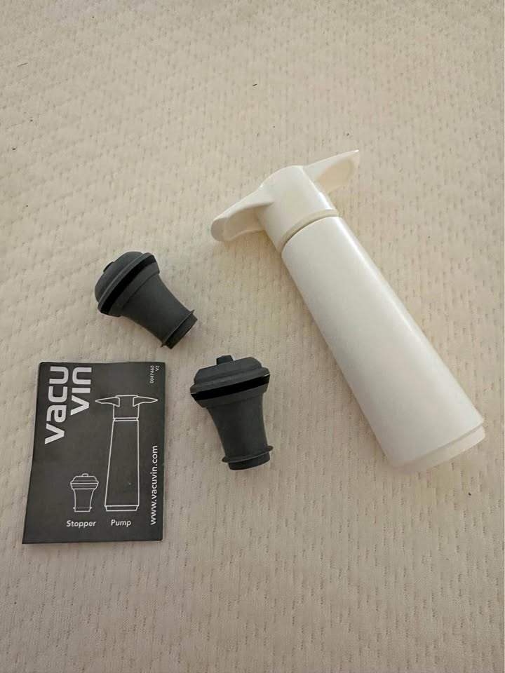 Vacu Vin Original Wine Saver with 2 Stoppers