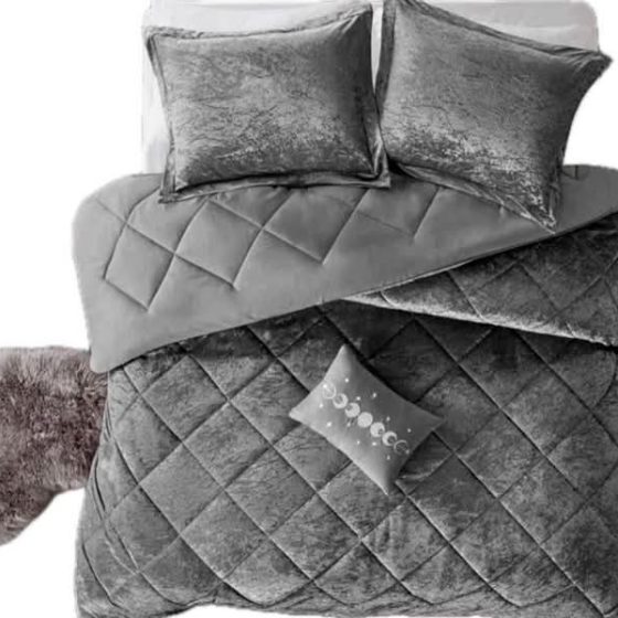 Intelligent Design Felicia Velvet Duvet Set