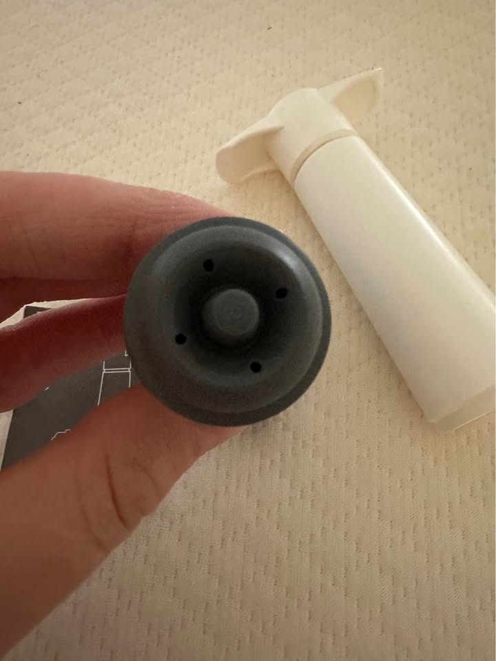 Vacu Vin Original Wine Saver with 2 Stoppers