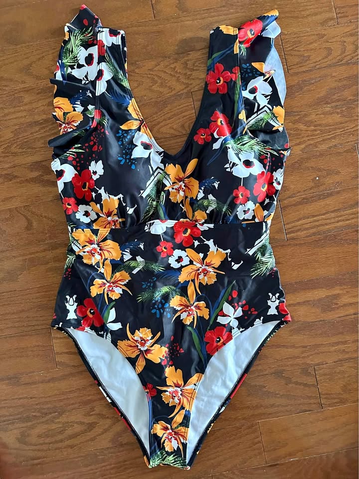 Women's Swimsuits — Size 2XL