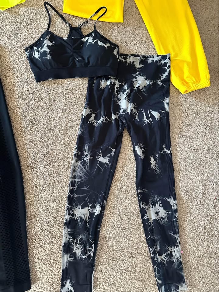 Women's Coordinated Outfit Set — Size L