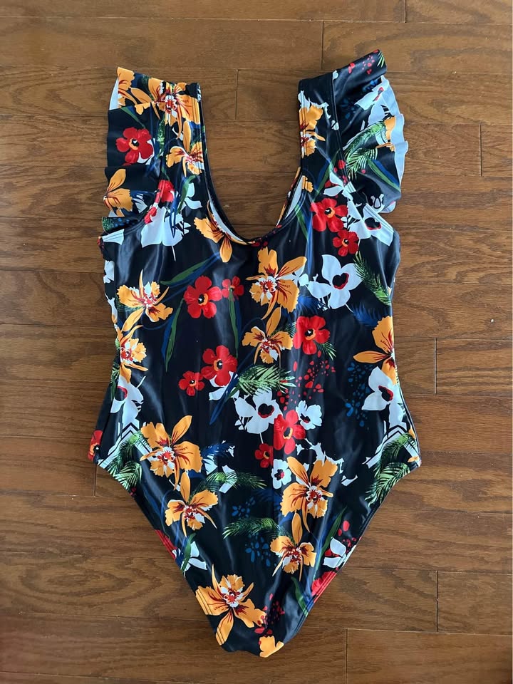 Women's Swimsuits — Size 2XL