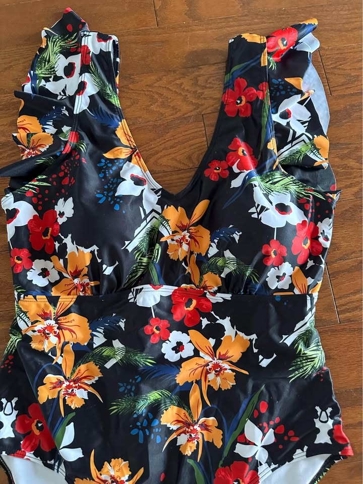 Women's Swimsuits — Size 2XL