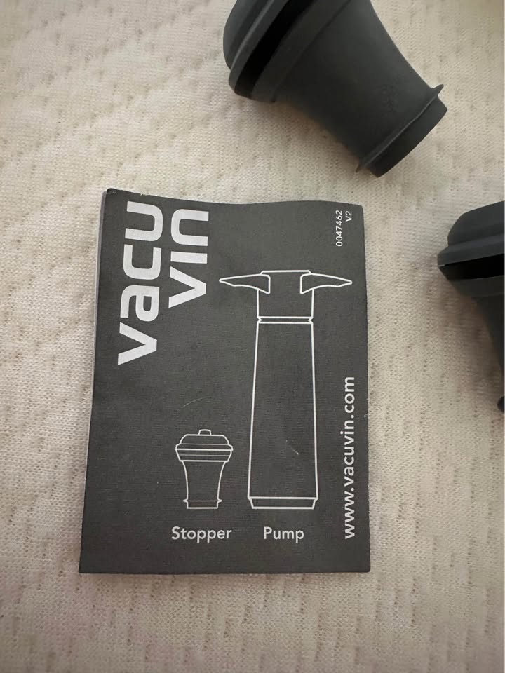 Vacu Vin Original Wine Saver with 2 Stoppers