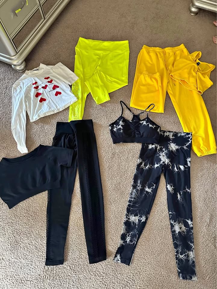 Women's Coordinated Outfit Set — Size L