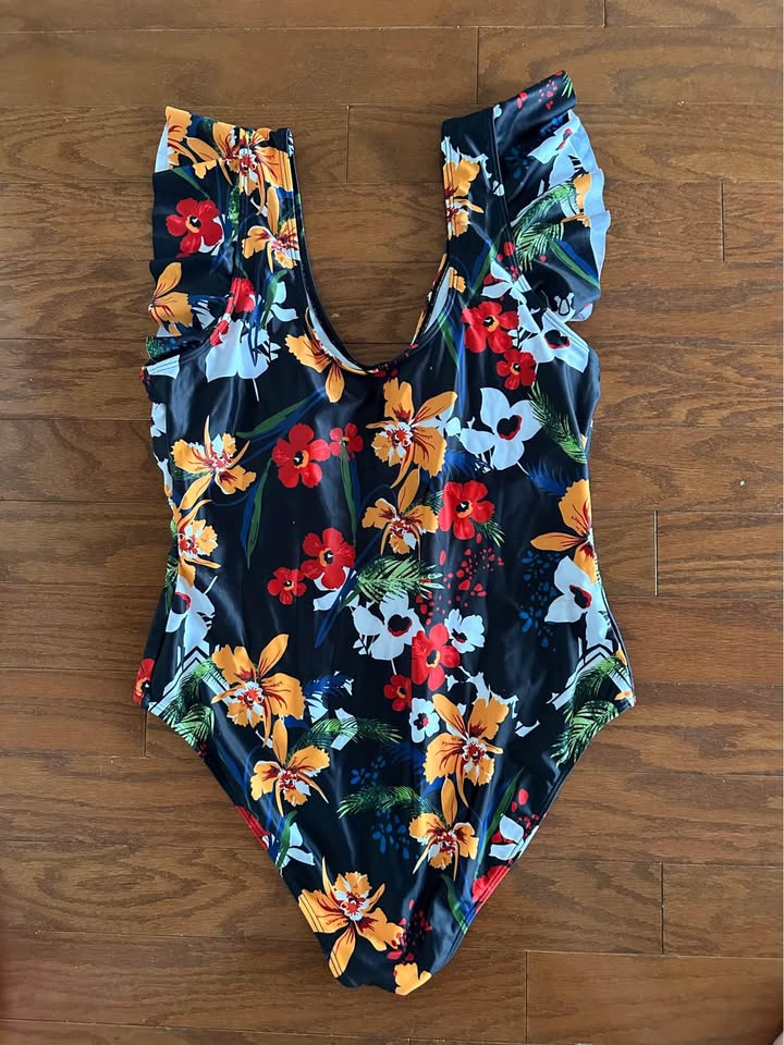 Women's Swimsuits — Size 2XL