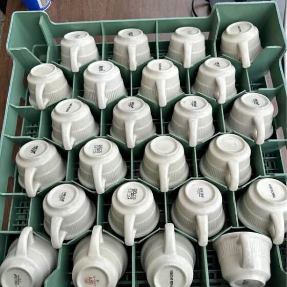 Lot of 25 Commercial Diner Mugs + Professional Dishwasher Rack - Oneida/Delco