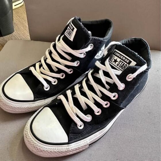Converse Chuck Taylor Black size 8