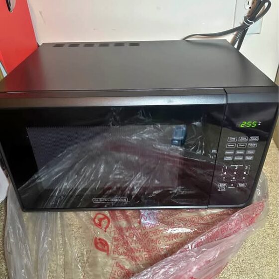 BLACK+DECKER 1.1 Cu. Ft. Microwave Oven in Stainless Steel