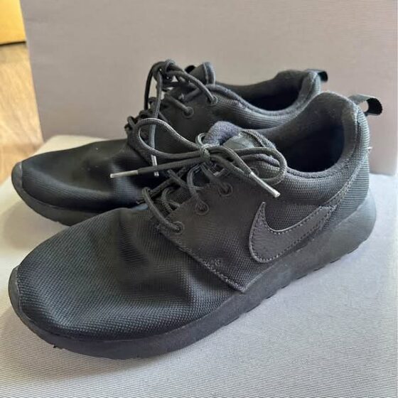 NIKE Triple Black Casual Sneakers Womens Size 7Y