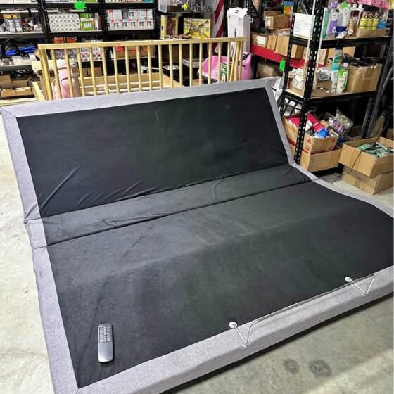 LIKE NEW KING SIZE Adjustable Bed Base – Electric + Remote – Upholstered Gray