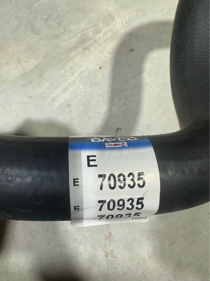 Dayco 70935 Curved Upper Radiator Hose - Image 3