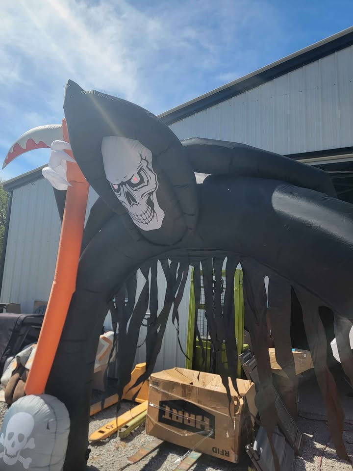 Large Grim Reaper Halloween Inflatable Arch - Image 6